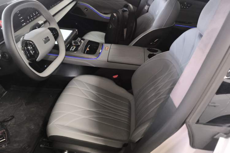 Used Geely Galaxy E8 2025 700 km Long-Range Intelligent Driving Version Left Front Seat