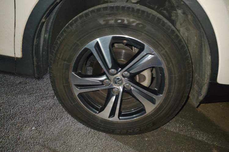 Used Toyota RAV4 2015 2.0L CVT Two-Wheel Drive Fashion Edition