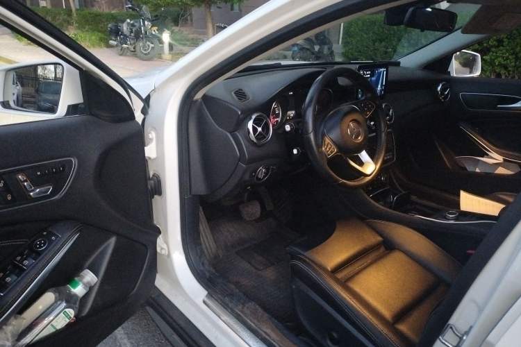 Used Mercedes-Benz GLA 2018 GLA 200 Sport Edition Driver Seat