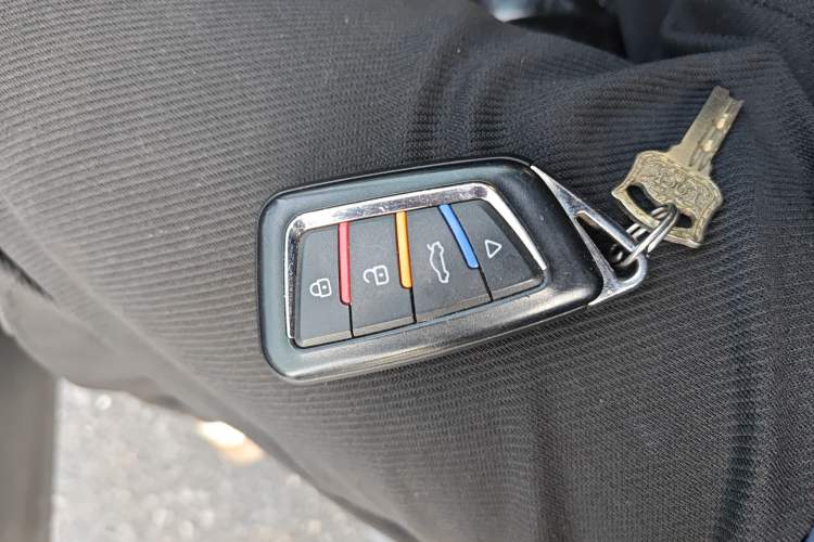 Used Dodge Journey 2013 2.4L Two-Wheel Drive Luxury Version Vehicle Key