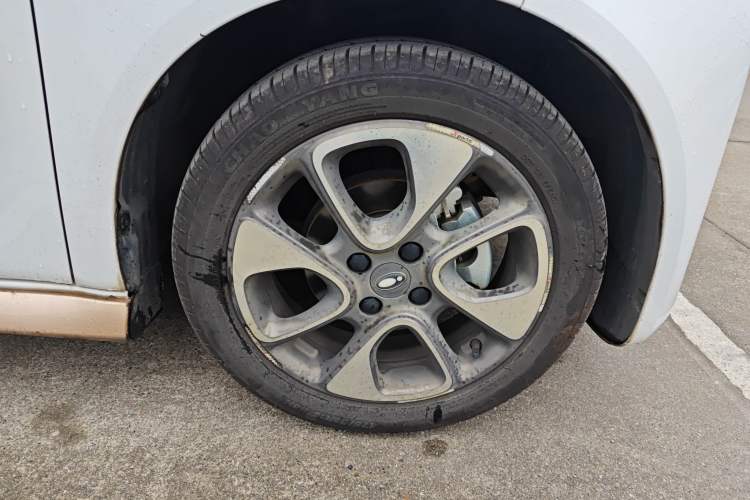 Used ORA White Cat 2022 Xiaoyue Mao Edition 360 km Luxury Model Lithium NMC Right Front Wheel Hub