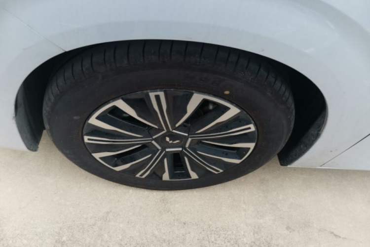 Used Wuling Starlight 730 2025 Model Plug-in Hybrid 125km Luxury Edition
