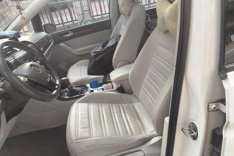 Used Volkswagen Touran 2018 Volkswagen Touran L 280TSI DSG Comfort Edition 6-seater