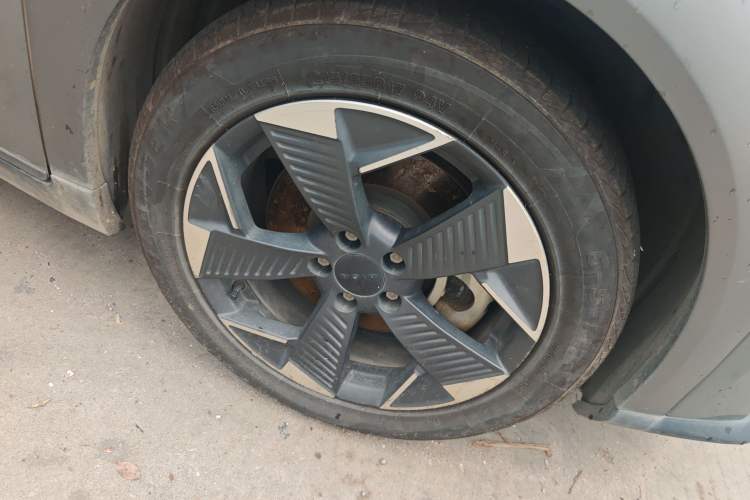 Used AION Y 2022 70 Intelligent Edition Lithium Iron Phosphate Right Front Wheel Hub