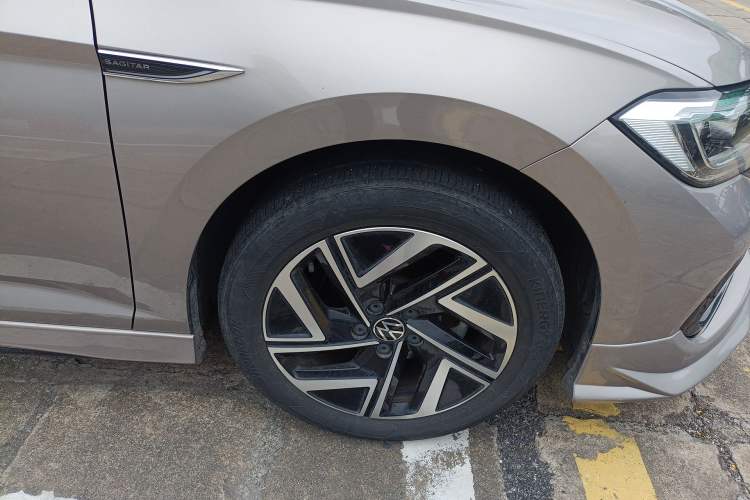 Used Volkswagen Sagitar 2023 300TSI DSG Excellence Edition Right Front Wheel Hub