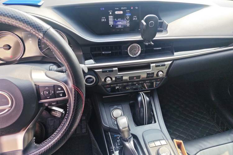 Used Lexus ES 2015 300h Comfort Edition