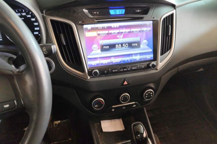 Used Hyundai ix25 2015 1.6L Automatic Two-Wheel Drive Smart GLS Trim Audio And AC Panel