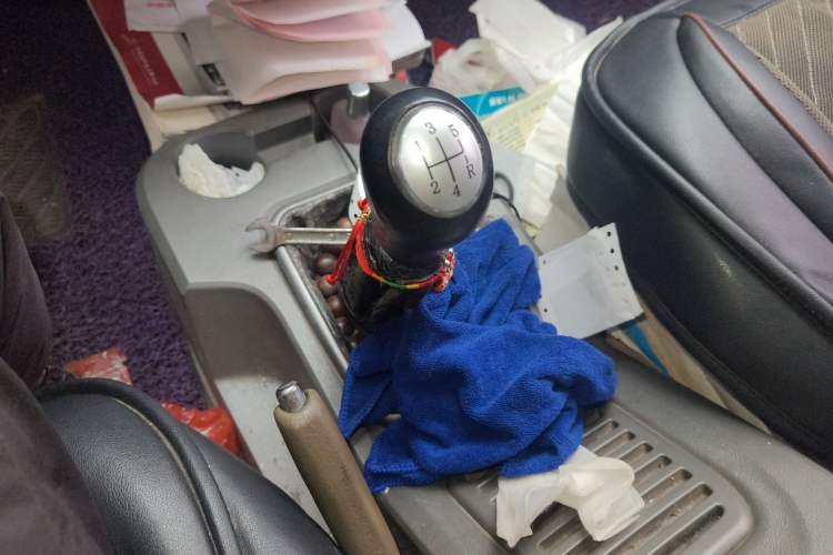 Used FORTHING Lingzhi 2012 Commercial Version 1.6L Special Offer Model Gear Lever