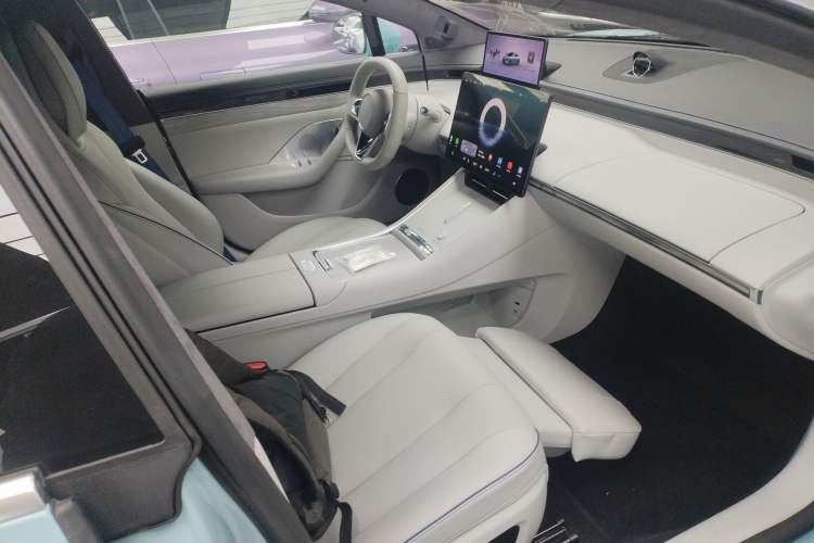 Used Hima Luxeed S7 2025 785 km Ultra
