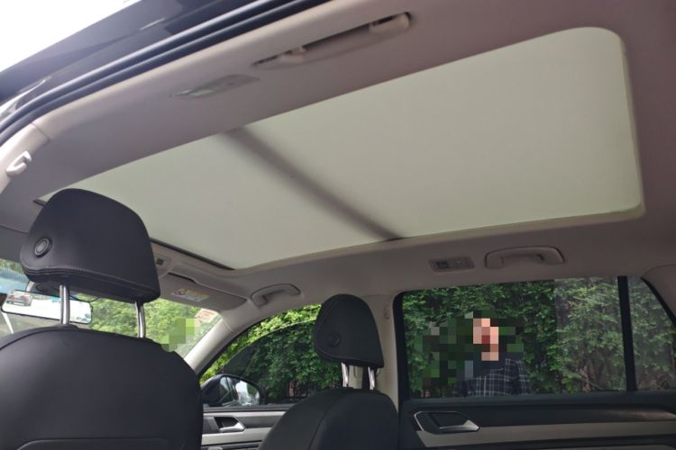 Used Volkswagen Tayron 2024 330TSI Two-Wheel Drive Luxury Plus Advanced Version Headliner