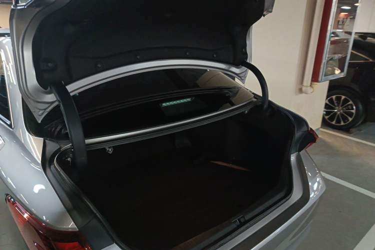 Used Toyota Avalon 2023 2.5L Luxury Edition Trunk