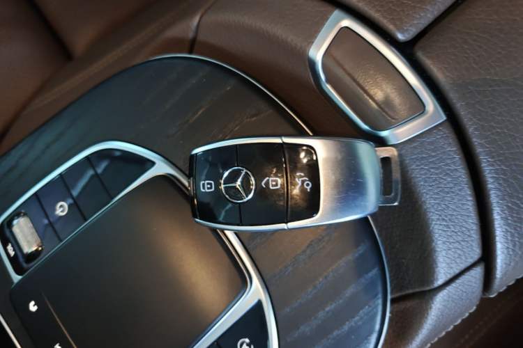 Used Mercedes-Benz E-Class 2022 Second Facelift E 300 L Fashion Edition
