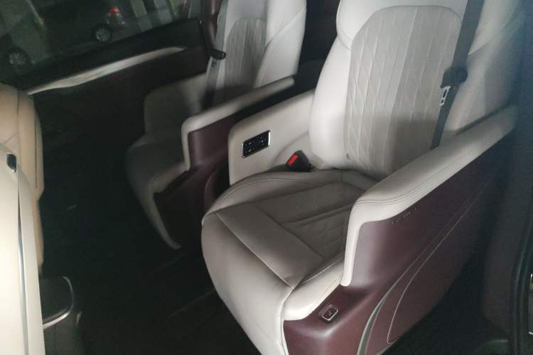 Used Buick GL8 2022 Avenir Aivia Six-Seat Deluxe Edition Left Rear Seat