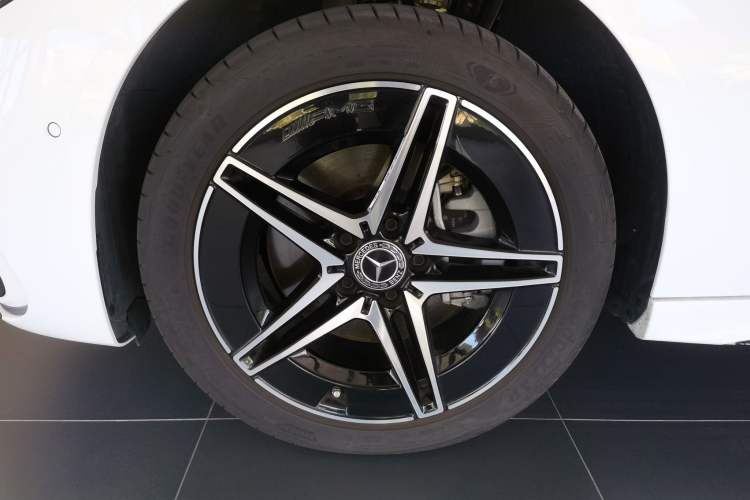 Used Mercedes-Benz C-Class 2024 Facelifted C-Class 260 L Night Edition Sports Version Left Front Wheel Hub