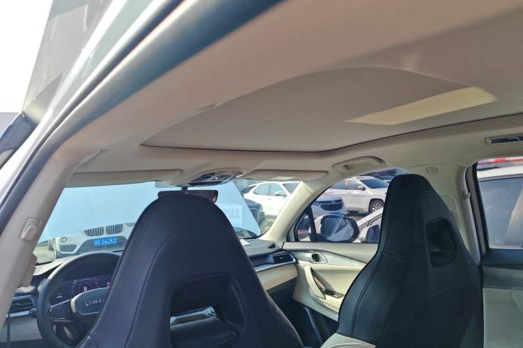 Used Lynk & Co 06 EM-P 2022 PHEV 84 km Range Pro Version