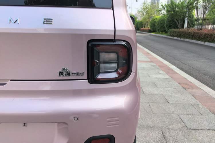 Used Geely Galaxy Panda 2023 Panda Mini 200km Endurance Bear Right Rear Taillight