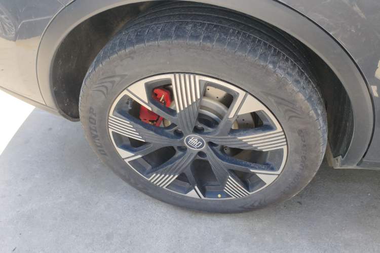 Used BYD Tang New Energy 2024 EV Champion Edition 730KM Deluxe Model Right Rear Wheel Hub