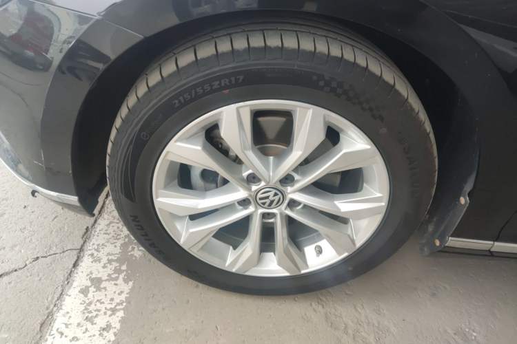 Used Volkswagen Magotan 2018 Facelift 330TSI DSG Luxury Model Left Front Wheel Hub