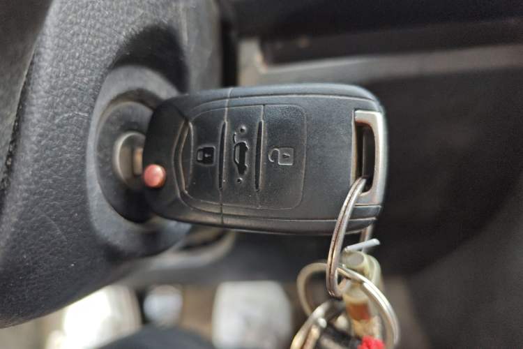 Used Wuling Hongguang PLUS 2019 1.5T Manual Standard Version 7 Seats Vehicle Key