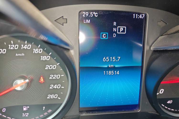 Used Mercedes-Benz C-Class 2019 C 180 L Fashion Edition Sport Version Odometer Close Up