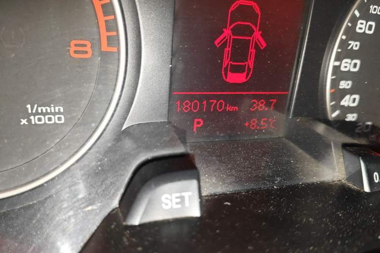 Used Audi A4L 2009 2.0 TFSI Standard Model Odometer Close Up