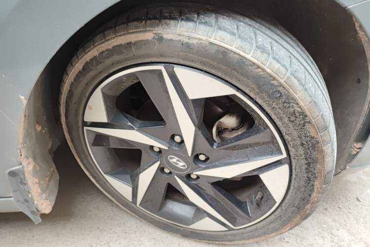 Used Hyundai Elantra 2021 1.5L CVT GLX Elite Edition Right Front Wheel Hub