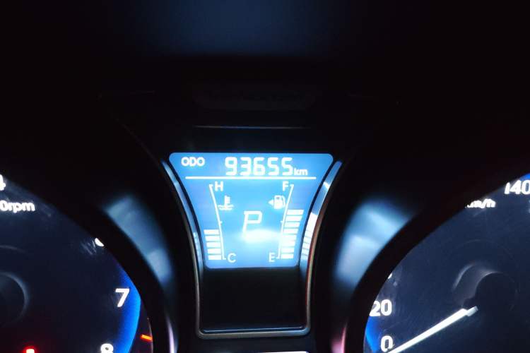 Used Hyundai Veloster 2012 1.6T Automatic Luxury Edition Odometer Close Up