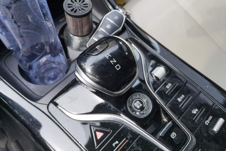 Used BYD Qin PLUS 2024 HONOR Edition DM-i 55KM Leading Model Gear Lever