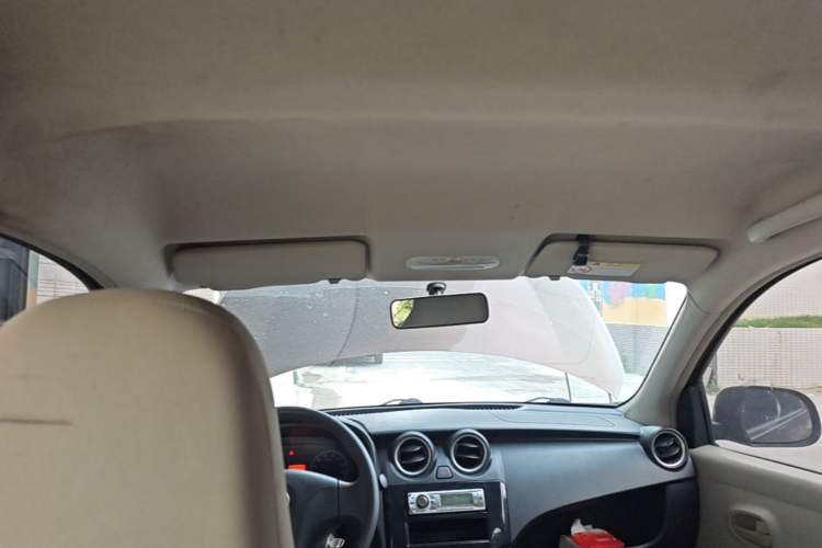 Used Venucia R30 2014 1.2L Manual Enjoyment Edition
