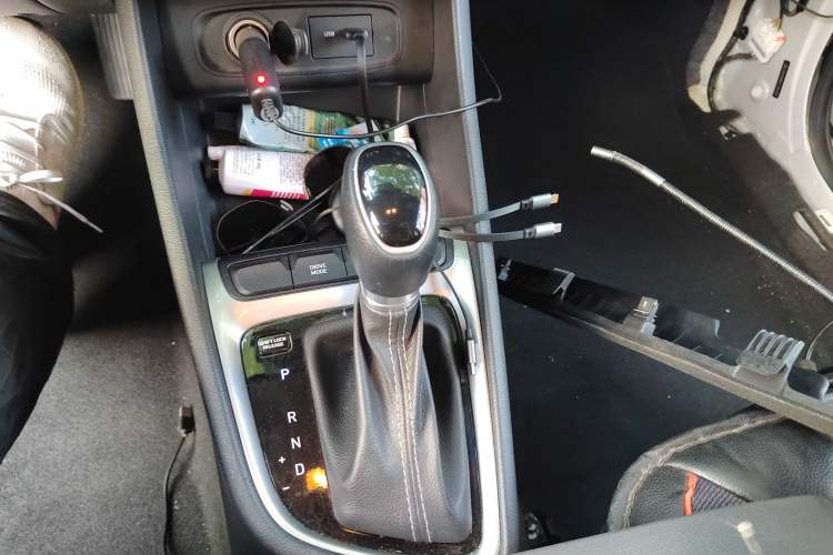 Used Hyundai Celesta 2018 1.6L Automatic GL Enjoyment Edition China VI compliant Gear Lever