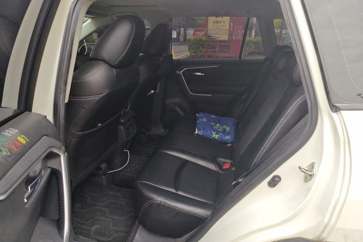 Used Toyota RAV4 2020 2.0L CVT Two-Wheel Drive Fashion Edition Left Rear Seat