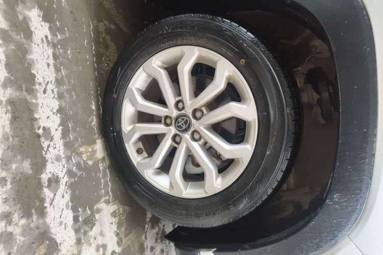 Used Toyota FRONTLANDER 2023 2.0L CVT Elite Edition Right Front Wheel Hub