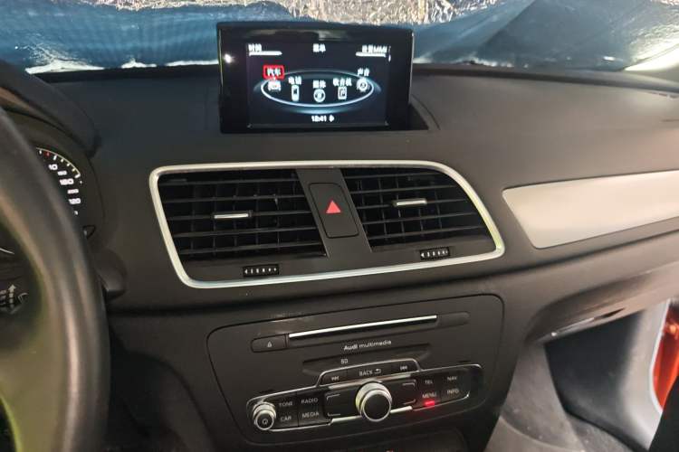 Used Audi Q3 2018 30th Anniversary Edition 35 TFSI Fashion Model Audio And AC Panel