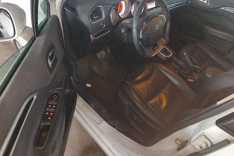 Used Citroen C4L 2013 1.6 THP Automatic Impression Edition Driver Seat