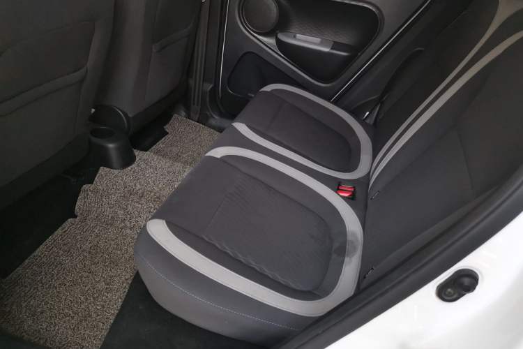 Used ORA Black Cat 2022 301km "Cute Pet" Version – Lithium Iron Phosphate Left Rear Seat