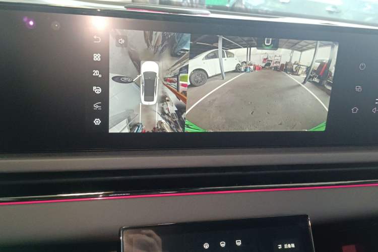 Used VOYAH PASSION 2024 PHEV Four-Wheel Drive Ultra-Long Range Flagship Model Audio And AC Panel