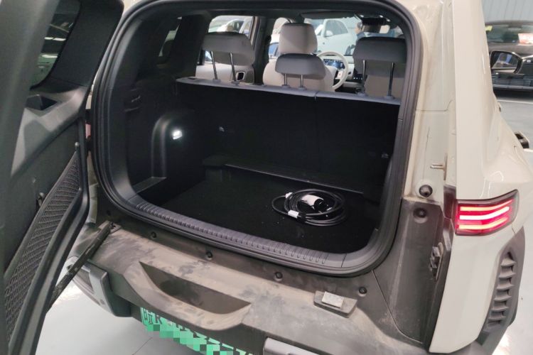 Used Formula Leopard Titanium 3 2025 501 km Range Rear-Wheel Drive Intelligent Driving Max Edition