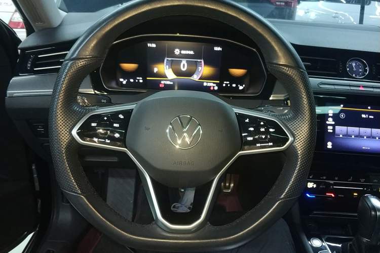 Used Volkswagen Magotan 2023 2 Million Units Limited Edition 330TSI DSG Leading Version
