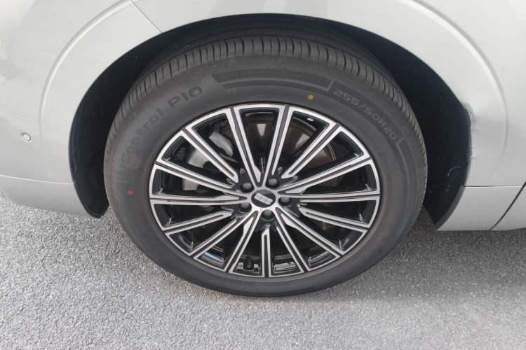 Used Geely Galaxy M9 2025 Model 230km Two-Wheel-Drive Exploration Edition Left Front Wheel Hub
