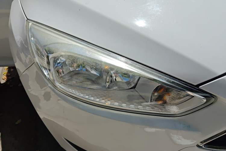 Used Ford Focus 2015 Hatchback 1.6L Automatic Fashion Edition Right Front Headlight