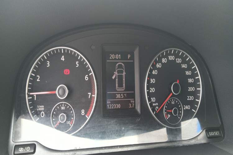 Used Volkswagen Touran 2013 1.4T DSG Smart Edition 7-Seater Instrument Cluster