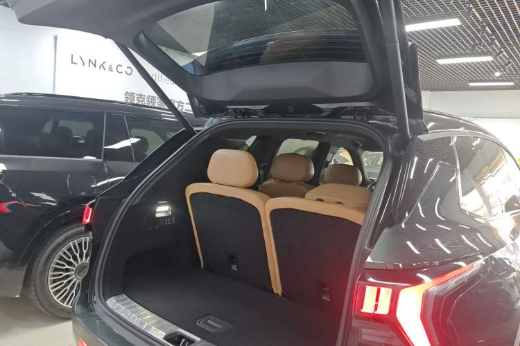 Used Lynk & Co 09 EM-P 2024 2.0TD EM-P Four-Wheel Drive ULTRA Six-Seater Trunk