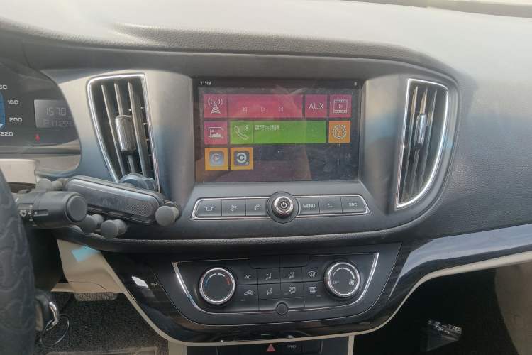 Used Roewe 360 2015 1.5L Automatic Luxury Edition Audio And AC Panel