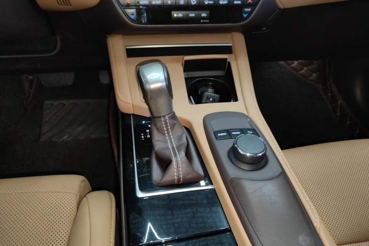 Used Lexus ES 2015 200 Elite Edition
