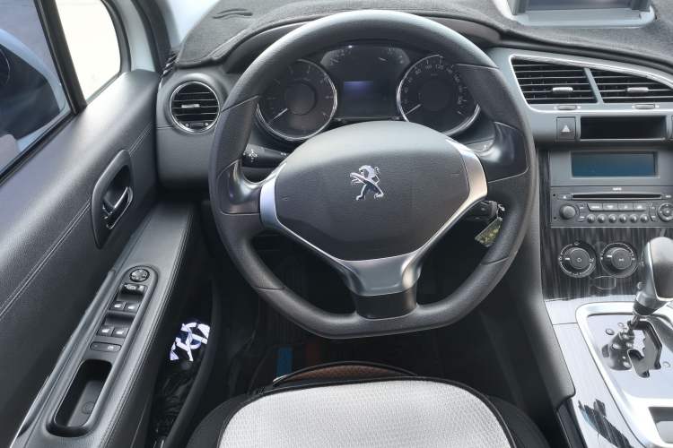 Used Peugeot 3008 2015 1.6THP Automatic Classic Edition Steering Wheel