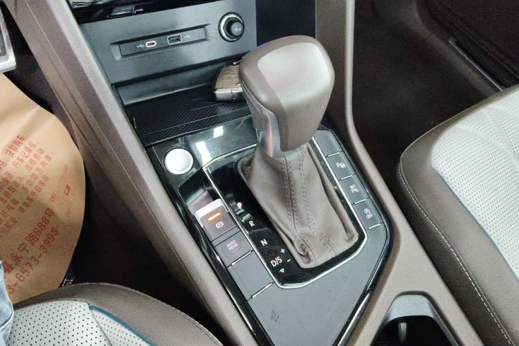 Used Volkswagen Tiguan L 2023 330TSI Automatic Two-Wheel Drive R-Line Enjoyment Edition Gear Lever