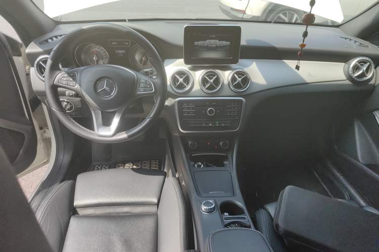 Used Mercedes-Benz CLA 2015 CLA 200 Center Console