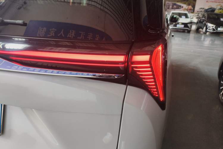 Used Buick GL8 2025 Lu Zun Smart Enjoyment Edition Right Rear Taillight