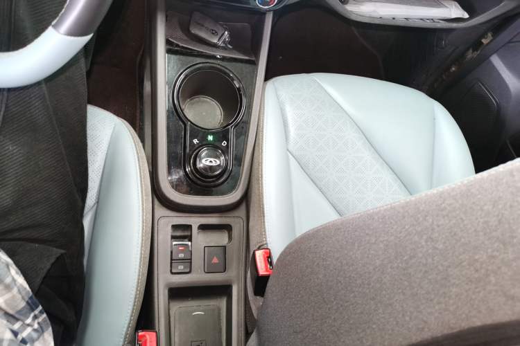 Used Chery Little Ant 2022 Sweet Pink Edition Half-Sugar Version Lithium Iron Phosphate 30 kW 301 km Gear Lever