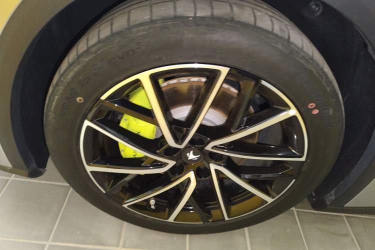 Used ARCFOX Alpha S5 2024 560MAX 185kW Exterior 4